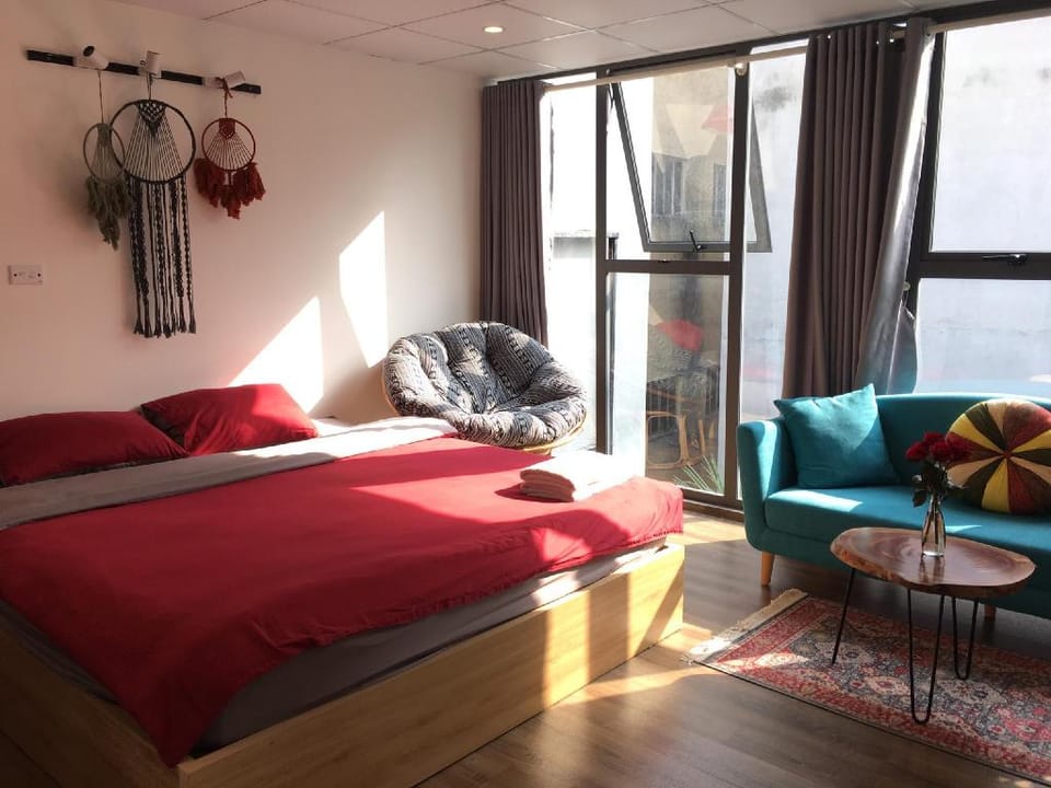 Sunny Room - Plant Yard/ Netflix Apartment in Hanoi