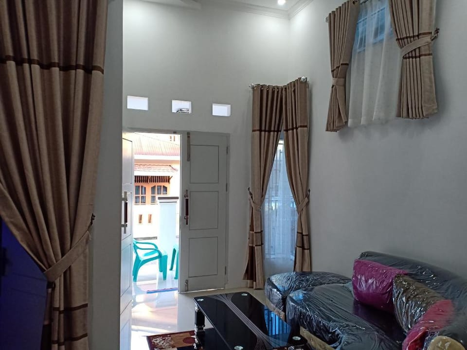 Budi Asih Guest House Syariah Vacation rental in Padang