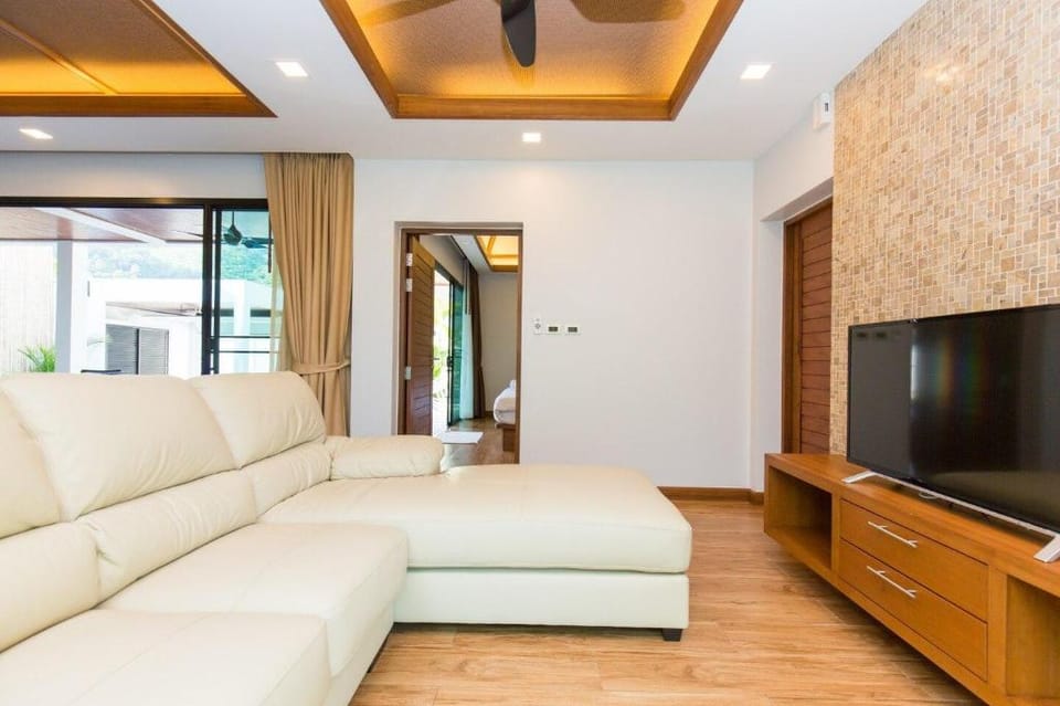 Bright and Quiet Villa with Pool Villa in Rawai