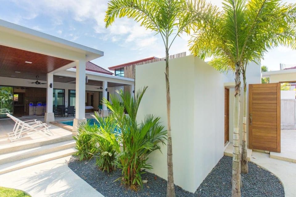 Bright and Quiet Villa with Pool Villa in Rawai