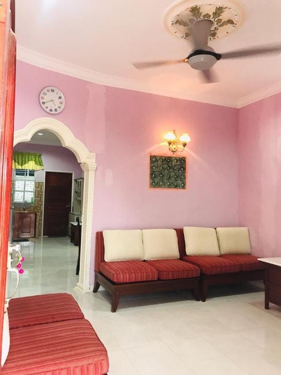 Rerama Homestay 3 bedroom aircond can cook Vacation rental in Kedah