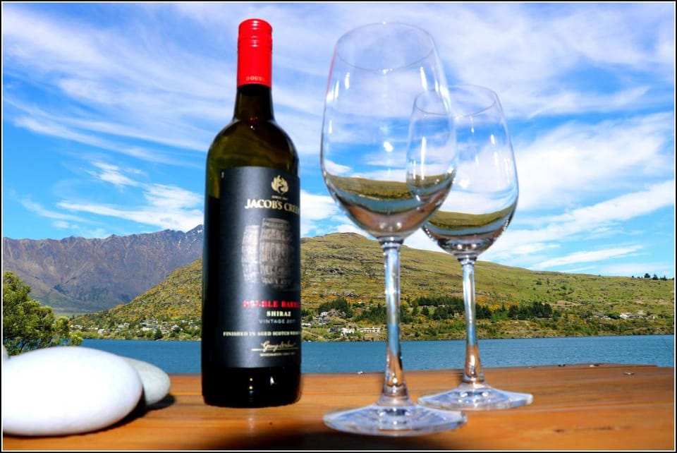 Queenstown’s New Lake view Apartment Apartment in Queenstown