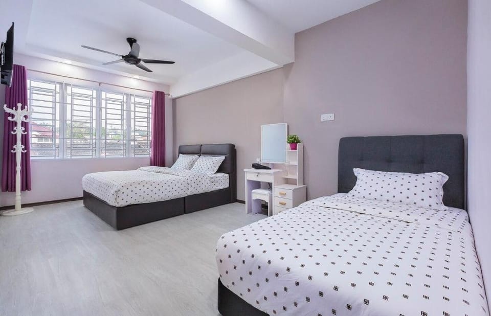 668Homestay Tmn Sentosa (17 Pax) Near Mid Valley Vacation rental in Johor Bahru