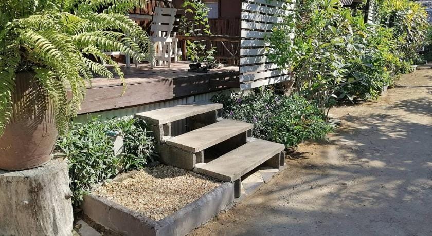 Sleep Whale Lanta Hotel in Sala Dan