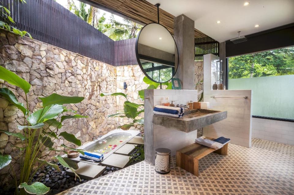 Villa Kiri - Secluded Jungle Paradise Villa in West Praya