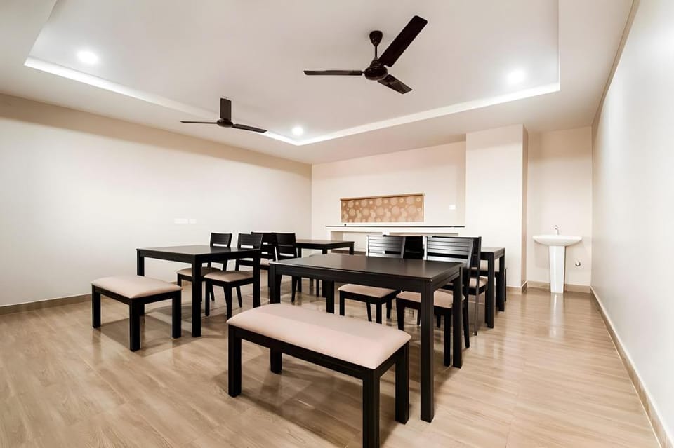 Super Townhouse Daba Garden Road Hotel in Visakhapatnam