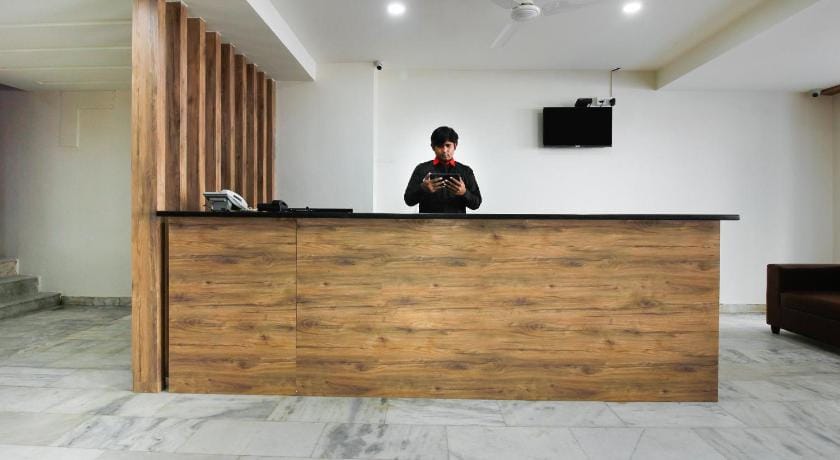 Super Capital O Sri Suprabhat Grand Near Kachiguda Railway Station Hotel in Hyderabad