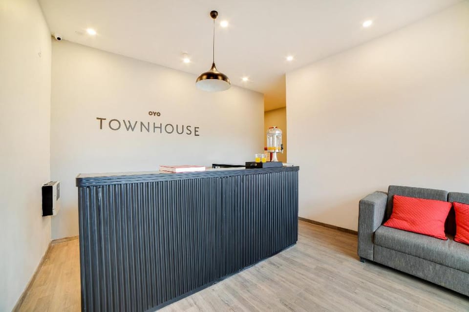 Super Townhouse Hosur Main Road Bommanahalli Near Gopalan Innovation Mall Hotel in Bengaluru