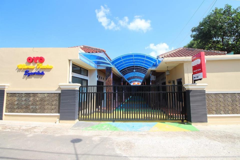 OYO 2630 Wisma Fahza Syariah Hotel in Indonesia