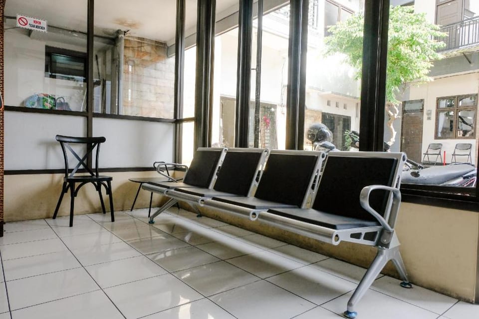 OYO Life 2744 Guest House Qudsi Hotel in East Java