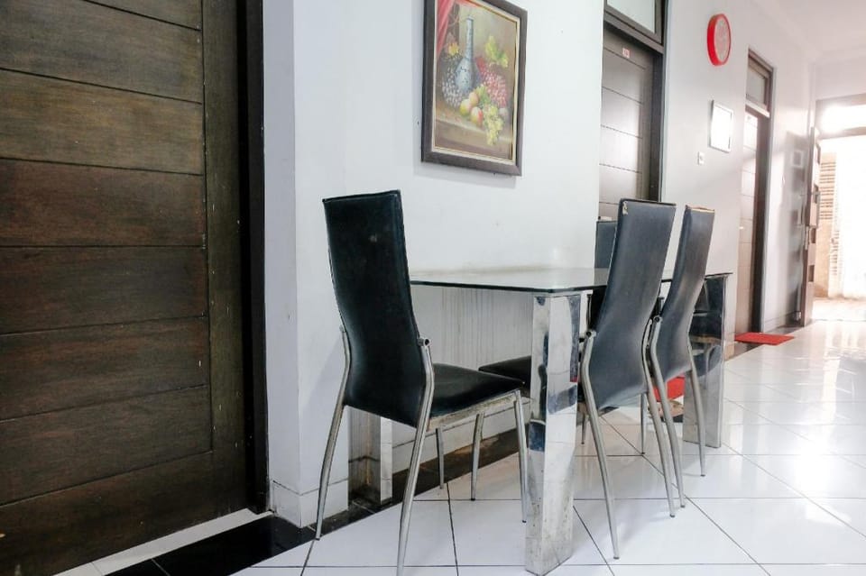 OYO Life 2744 Guest House Qudsi Hotel in East Java