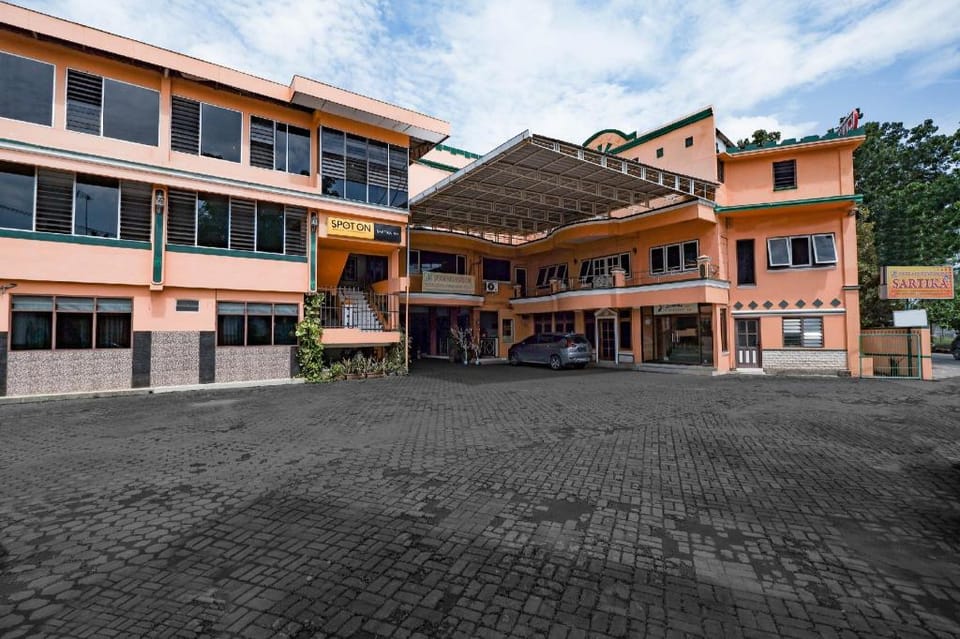 Hotel O Sartika Inn Pati Hotel in East Java