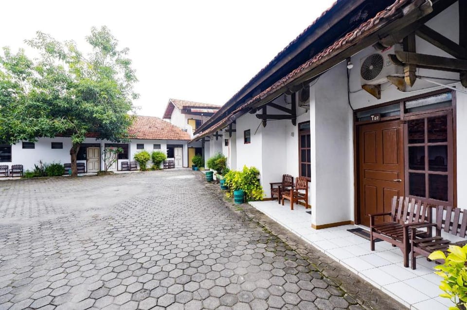 Hotel O Sartika Inn Pati Hotel in East Java