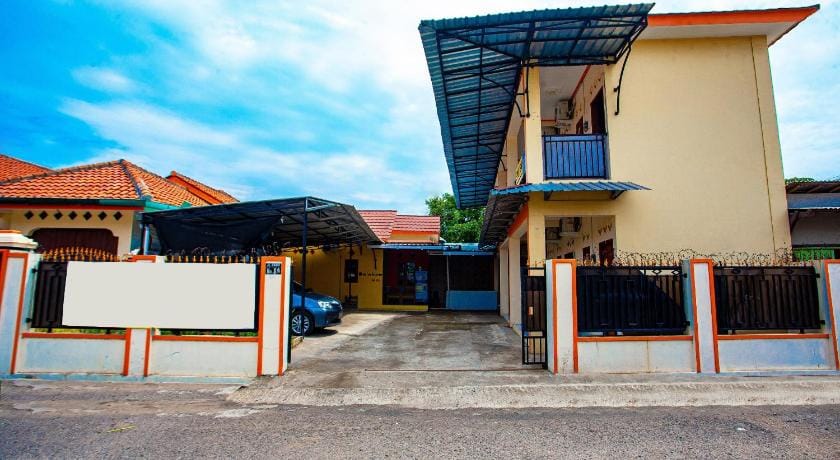 SPOT ON 2875 Kost Pandawa Syariah Hotel in Indonesia