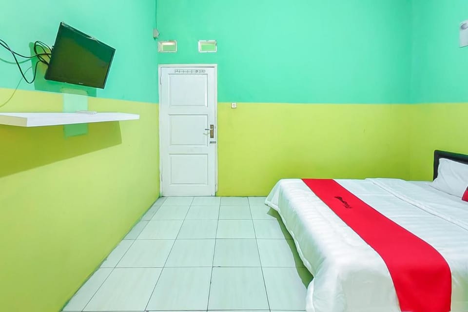 RedDoorz near RS Dr Hafiz Cianjur Hotel in West Java