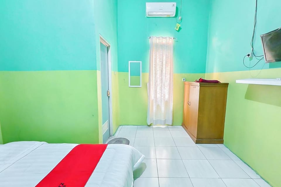 RedDoorz near RS Dr Hafiz Cianjur Hotel in West Java