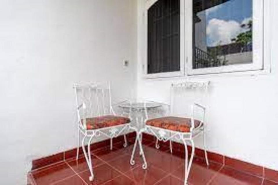 OYO Life 2843 Raz House Syariah Hotel in Indonesia