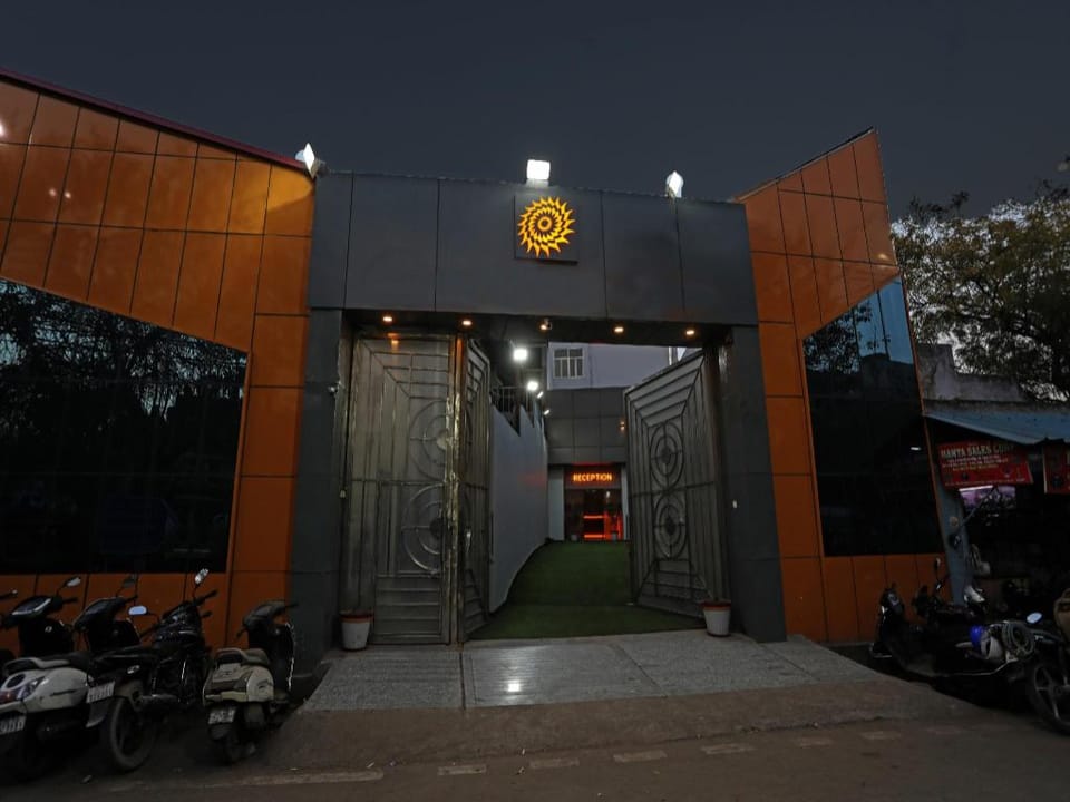 Super Townhouse Grand Pacific Ocean Hotel in Delhi