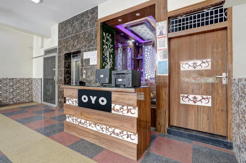 SPOT ON by OYO Hotel pratap plaza Hotel in Uttar Pradesh