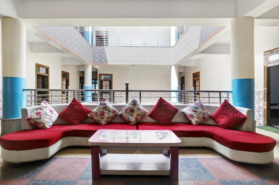 SPOT ON by OYO Hotel pratap plaza Hotel in Uttar Pradesh