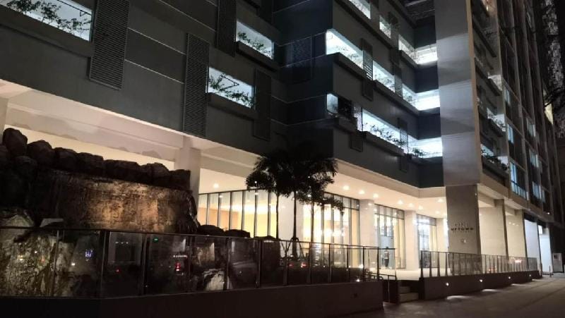 Condo for 6 at Uptown BGC w/ Wifi+Pool+Gym+Parking Apartment in Makati