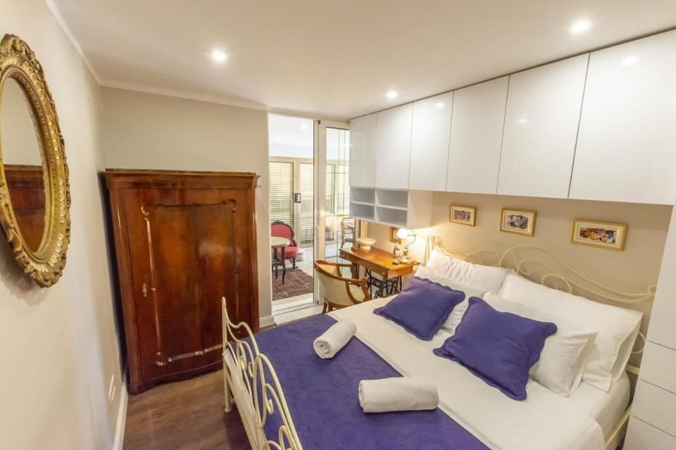 Lilly of the Valley- city getaway Apartment in Split