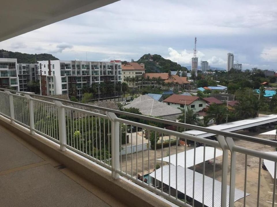Condo Chamchuri Huahin Apartment in Nong Kae