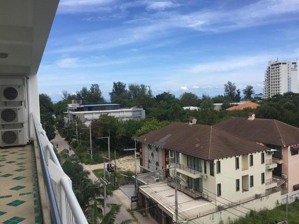 Condo Chamchuri Huahin Apartment in Nong Kae