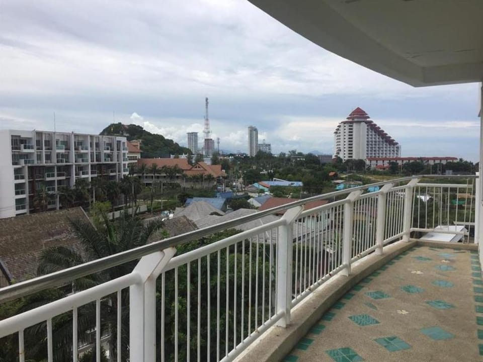 Condo Chamchuri Huahin Apartment in Nong Kae