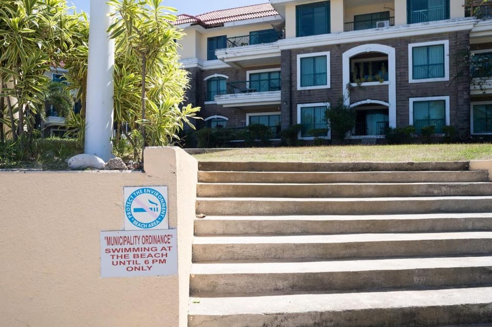Beachfront 1 Bedroom Apt. (near Canyon Cove Hotel) Apartment in Nasugbu