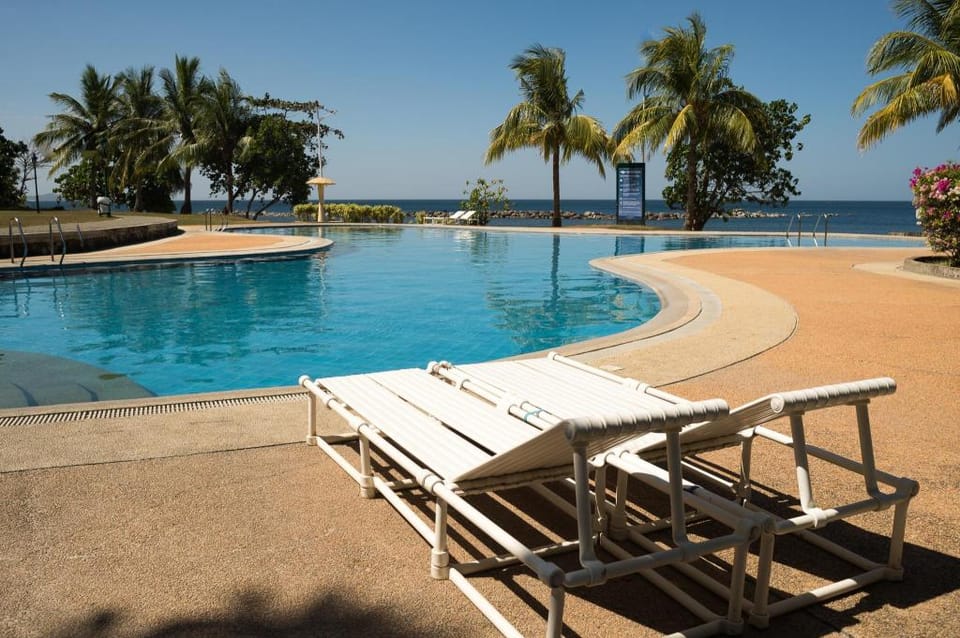 Beachfront 1 Bedroom Apt. (near Canyon Cove Hotel) Apartment in Nasugbu