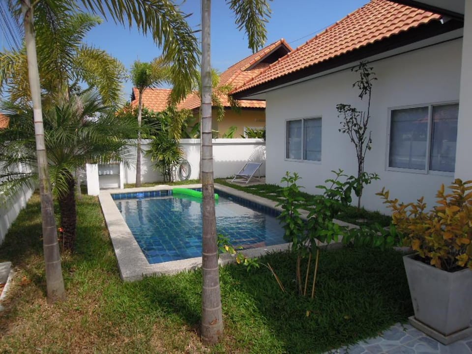 Modern 2 bed room villa  with private pool Villa in Chon Buri Changwat