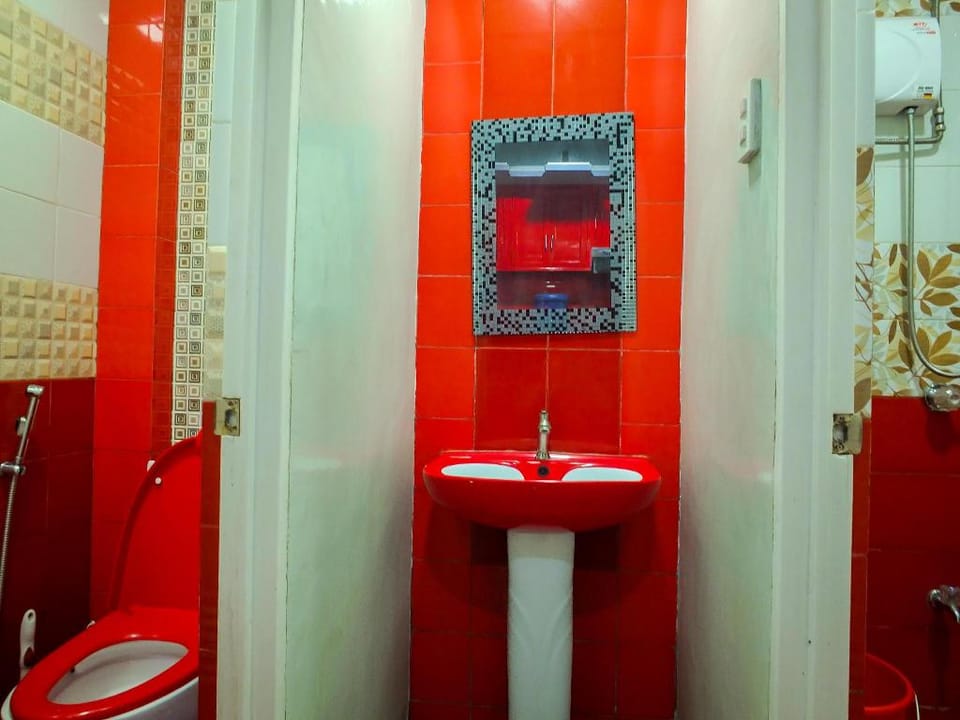 Baguio 3-Bedroom Modern Red Apartment Unit Apartment in Baguio