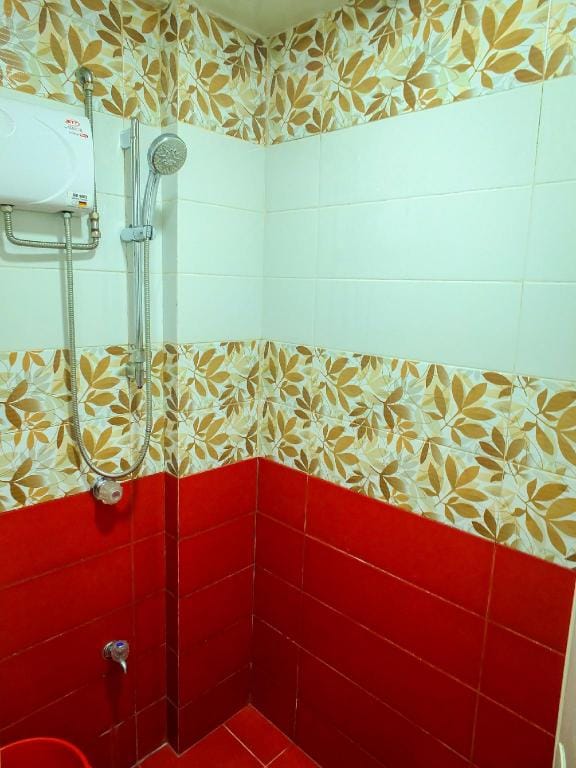 Baguio 3-Bedroom Modern Red Apartment Unit Apartment in Baguio