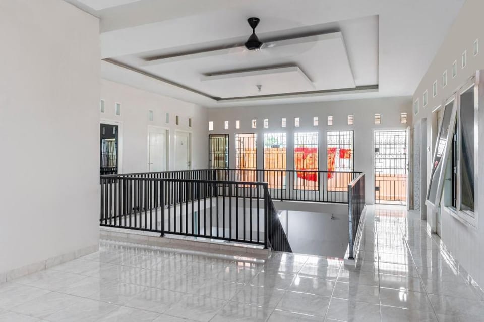 OYO 2898 kost Irfani Hotel in Indonesia