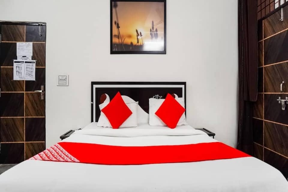 OYO Flagship 69520 Amazing Stays Near M2k Cinemas Rohini Hotel in Delhi