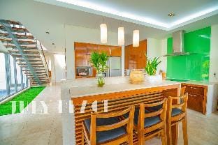 HOT VIEW FLORA VILLA DA NANG (4 Bedroom)  Villa in Hoa Hai