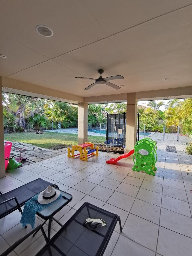Huge modern House with 3 months minimum stay Vacation rental in Gold Coast