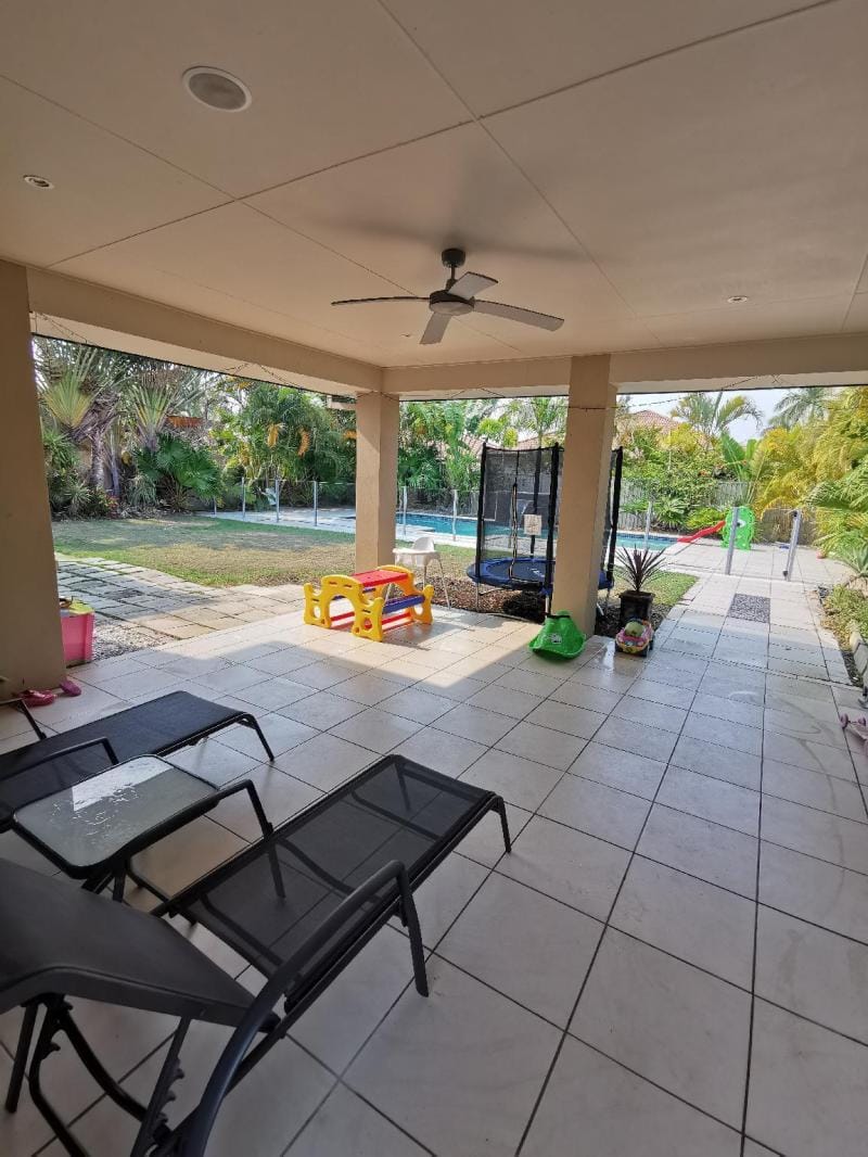 Huge modern House with 3 months minimum stay Vacation rental in Gold Coast