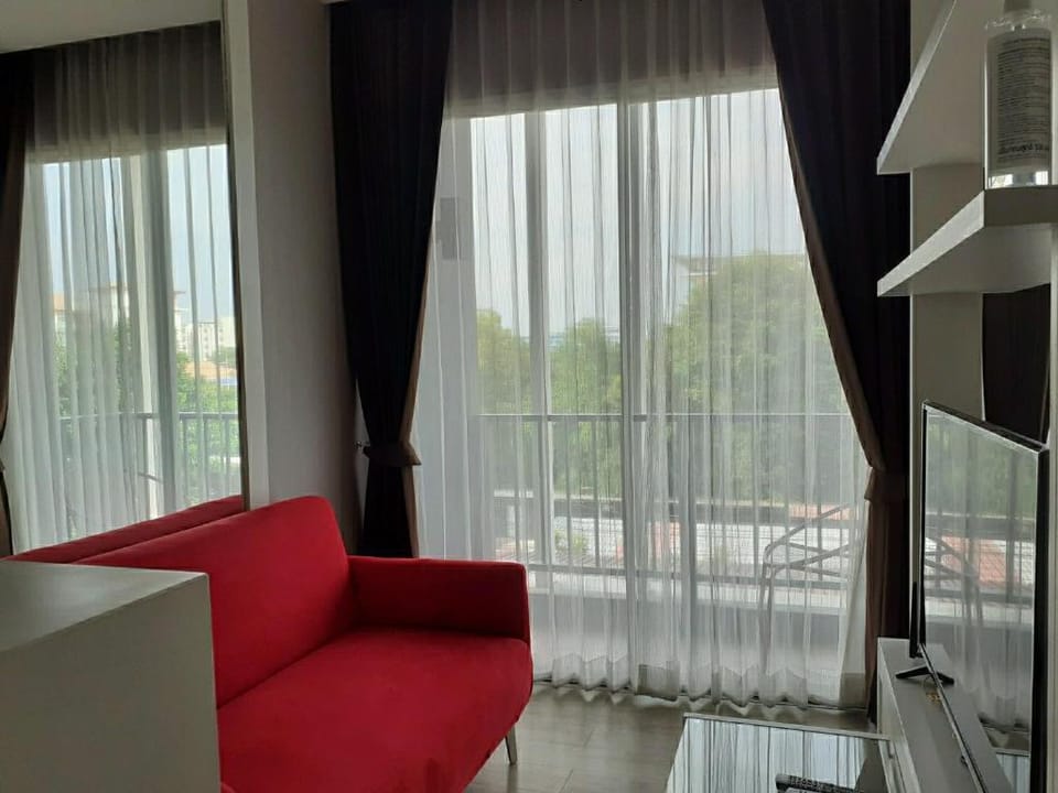 COZY near beach 200m.& rooftop pool Apartment in Chon Buri Changwat