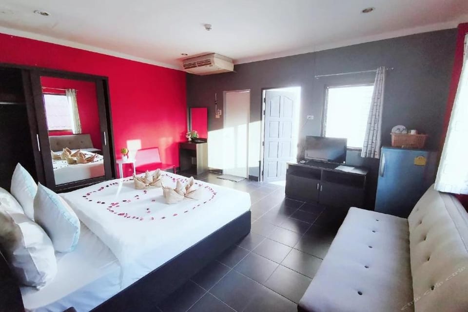 S4/RentMonthly/Luxury BalconyRoom/Near PatongBeach Apartment in Patong