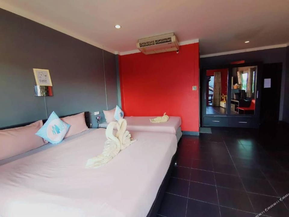 S3/Patong Cheapest / KingBed  Room /Near Bangla  Apartment in Patong