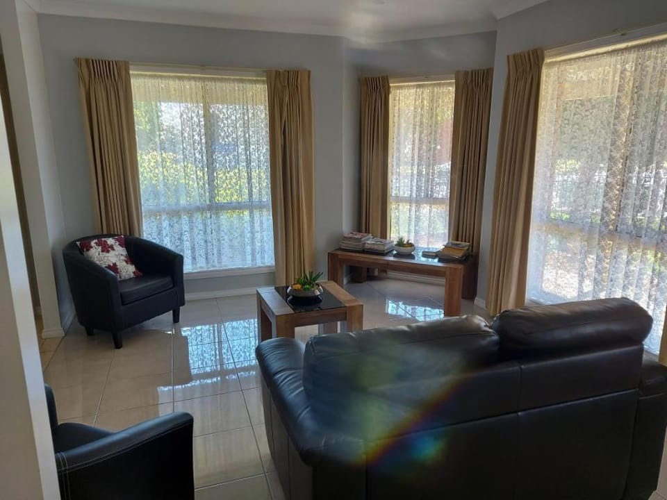 Numurkah Self Contained Apartments -The Meiklejohn Apartment in Victoria