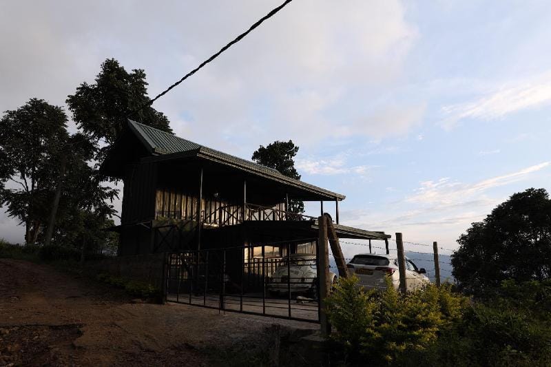 Unique cabin offering tranquil vistas Vacation rental in Central Province