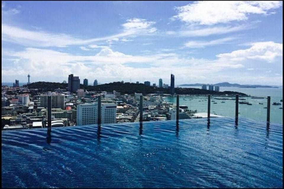 N11 The Base, Infinity pool , 100 m. from the sea Apartment in Pattaya City
