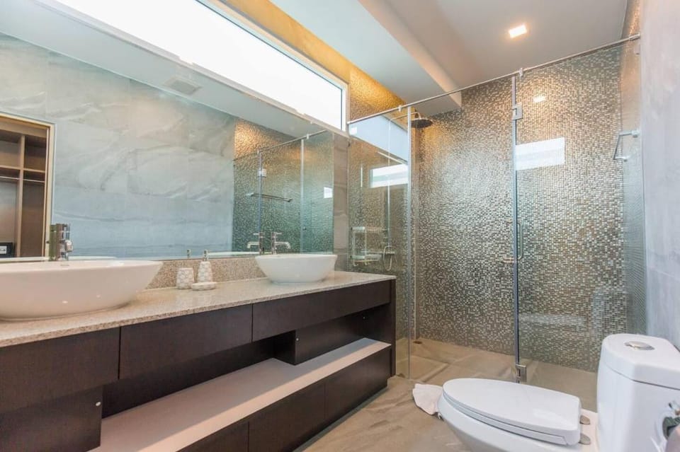 Skypool Villa Vacation Private Villa with big Pool Villa in Rawai