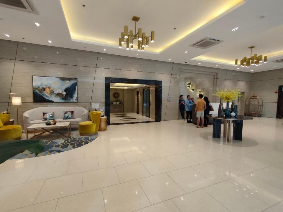 NEW Condo in Mactan Newtown w Pool, Balcony, Wifi Apartment in Lapu-Lapu City