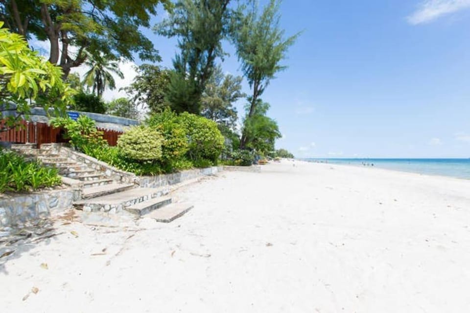  Baan Sandao Beach Front 2 Bedroom Ground Floor Vacation rental in Hua Hin District