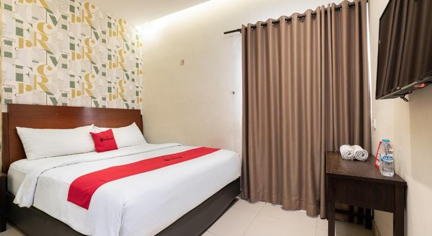RedDoorz Plus @ Siradj Salman Samarinda Bed and Breakfast in Indonesia