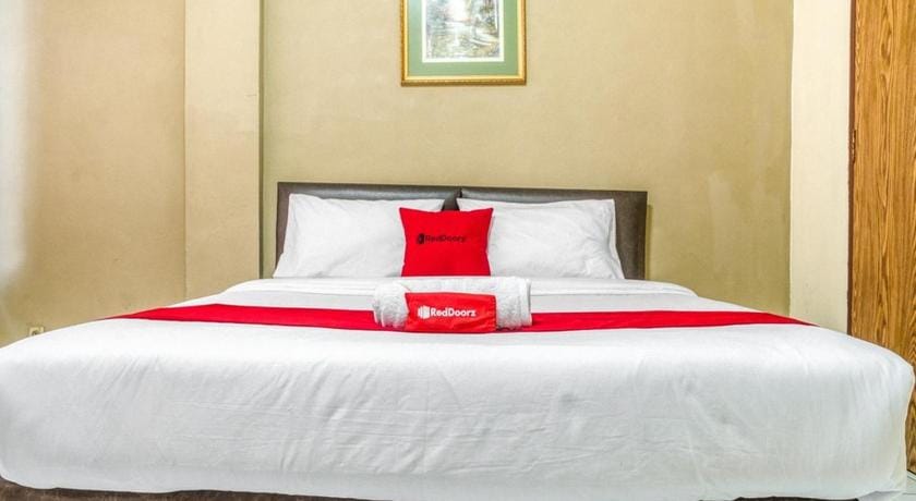 RedDoorz near Plaza Senayan Hotel in South Jakarta City